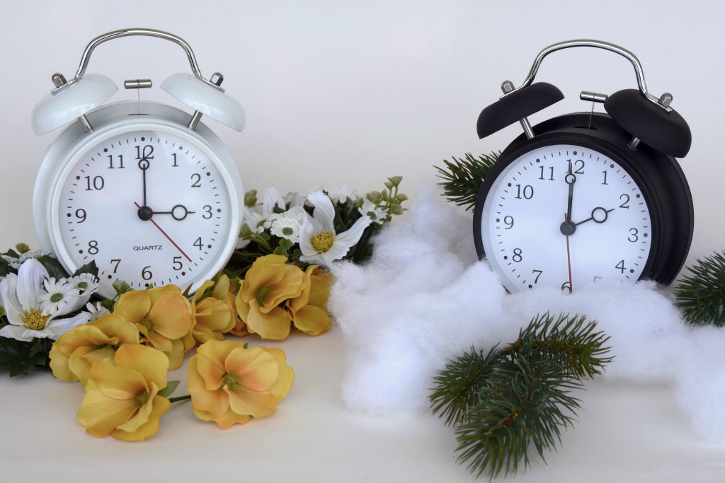 Tento obrázek nemá vyplněný atribut alt; název souboru je zmenacasu_zimniclock-alarm-clock-bell-nostalgia-decor-dial-629336-pxhere.com_-1024x683.jpg.